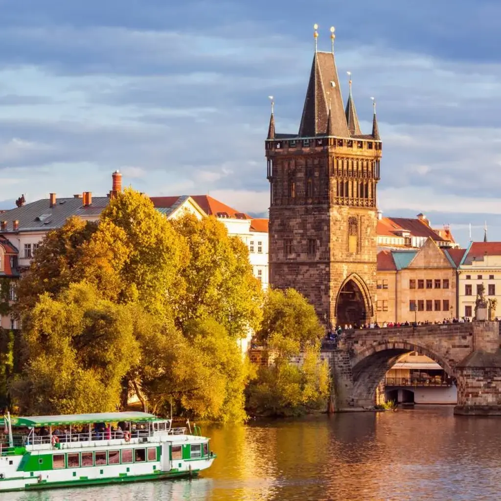 Explore Magnificent Europe Paris → Prague (2026) for 21 days with APT and discover unforgettable experiences - Photo 2