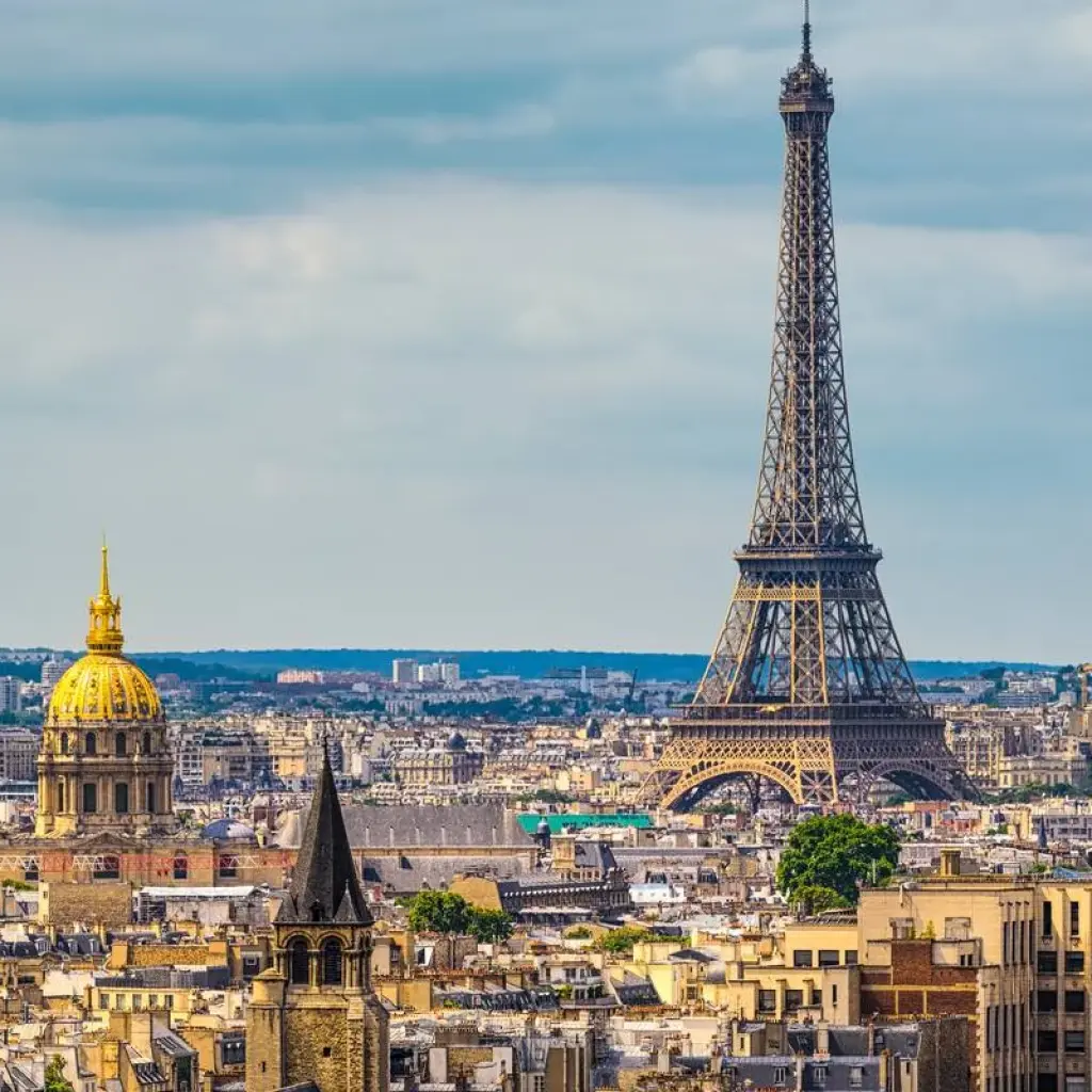 Explore Magnificent Europe with Paris Paris → Budapest (2026) for 18 days with APT and discover unforgettable experiences - Photo 2