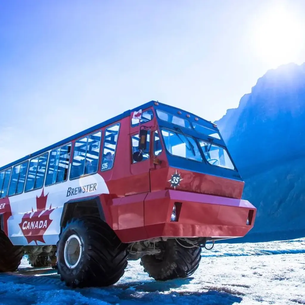 Explore 8-Day Yellowknife Northern Lights & Rockies Autumn Tour | Explore the Aurora and National Parks for 8 days with Calgary Tours and discover unforgettable experiences - Photo 2