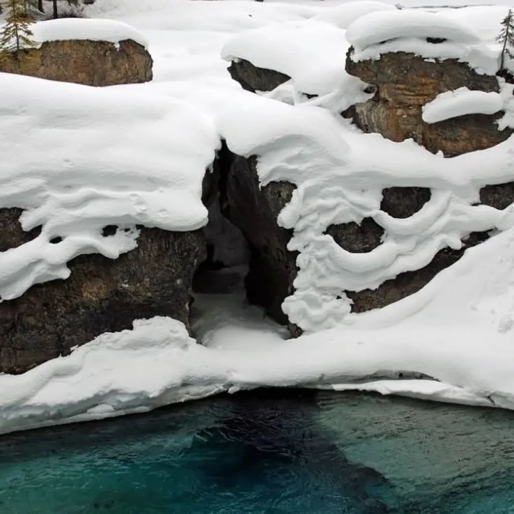 Explore 4-Day Rockies Winter Wonderland Tour | Banff & Lake Louise & Lake Minnewanka or Bubble Lake | Features for 4 days with Calgary Tours and discover unforgettable experiences - Photo 2