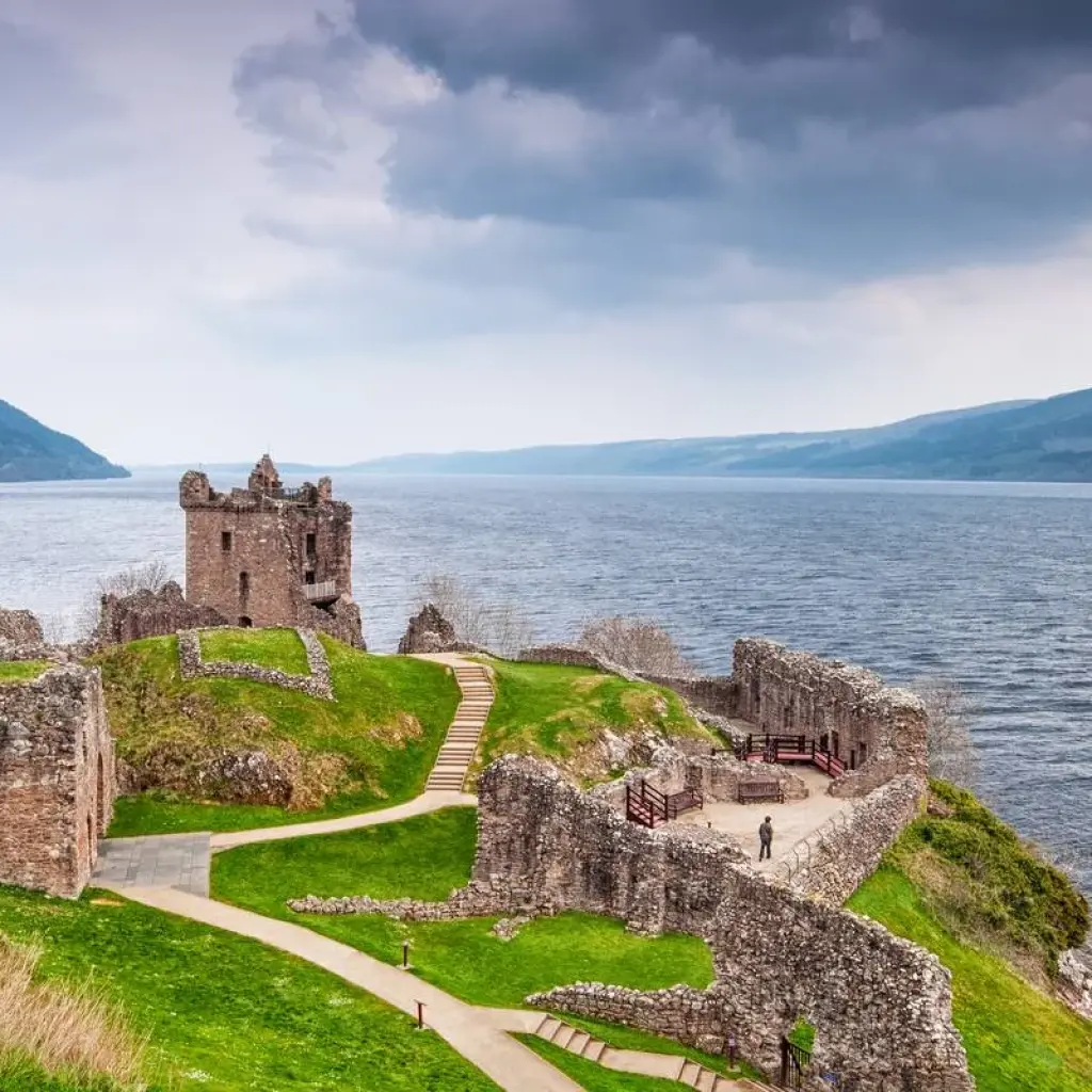 Explore England and Scotland (Classic, Winter, End Glasgow) for 11 days with Contiki and discover unforgettable experiences - Photo 2