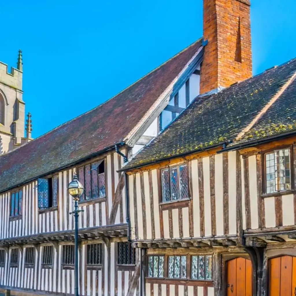 Explore England in a Week (Classic, Winter) for 6 days with Contiki and discover unforgettable experiences - Photo 2