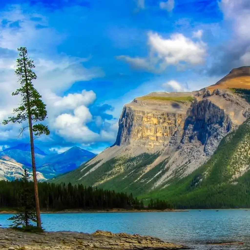 Explore Wonders of the Canadian Rockies for 10 days with Costsaver and discover unforgettable experiences - Photo 2