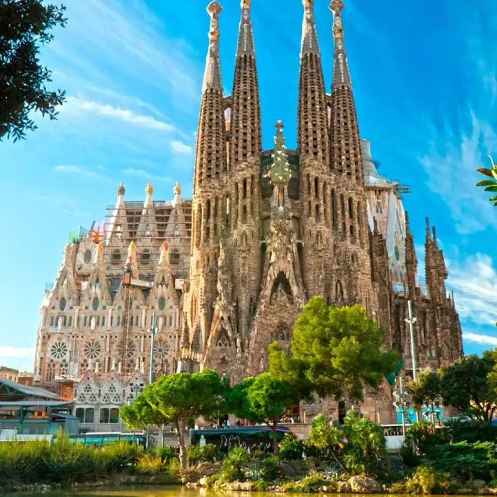 Explore Modern Europe with Berlin for 14 days with Europamundo and discover unforgettable experiences - Photo 2