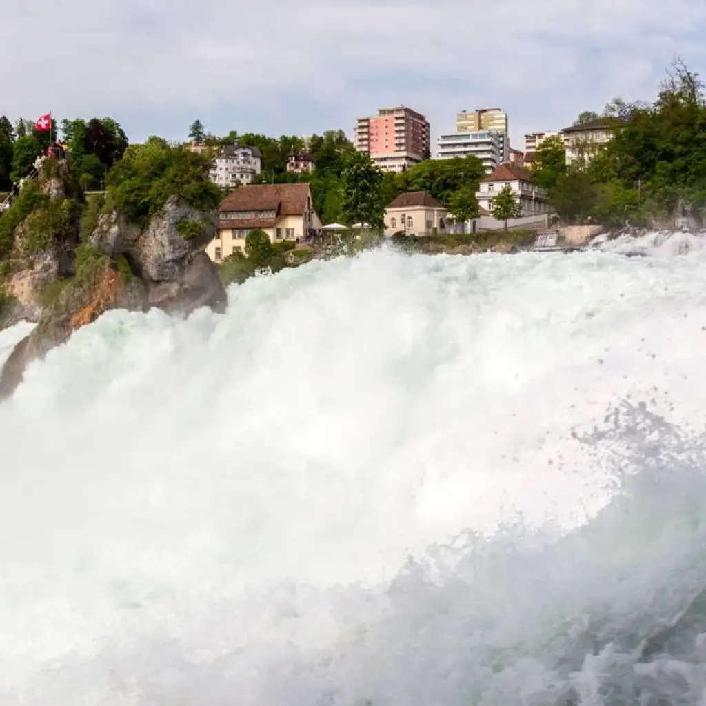 Explore Italian and Swiss Panorama for 10 days with Europamundo and discover unforgettable experiences - Photo 2