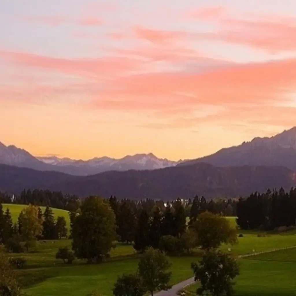 Explore Crossing the Alps on the Maximiliansweg with Luggage Transfer for 8 days with Feuer und Eis Touristik and discover unforgettable experiences - Photo 2
