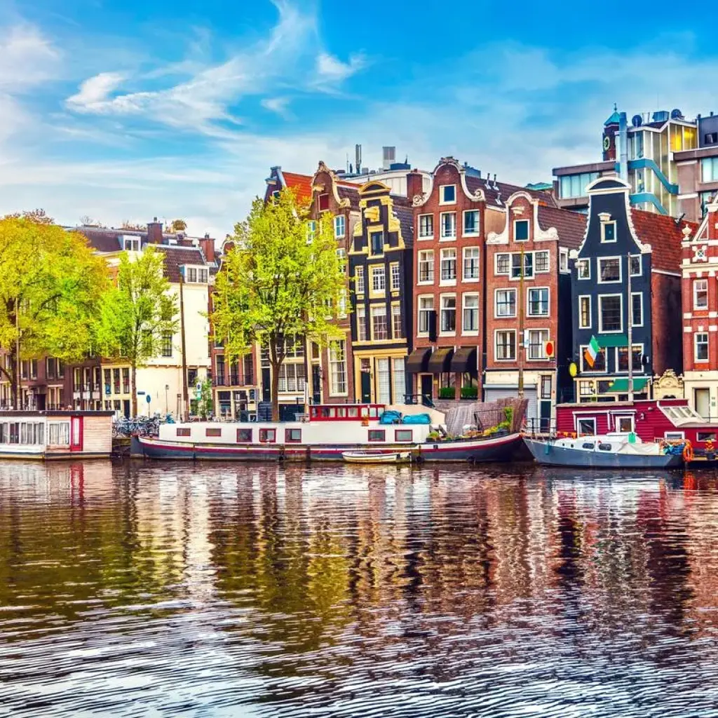 Explore Independent London, Paris & Amsterdam City Stay for 9 days with Globus and discover unforgettable experiences - Photo 2