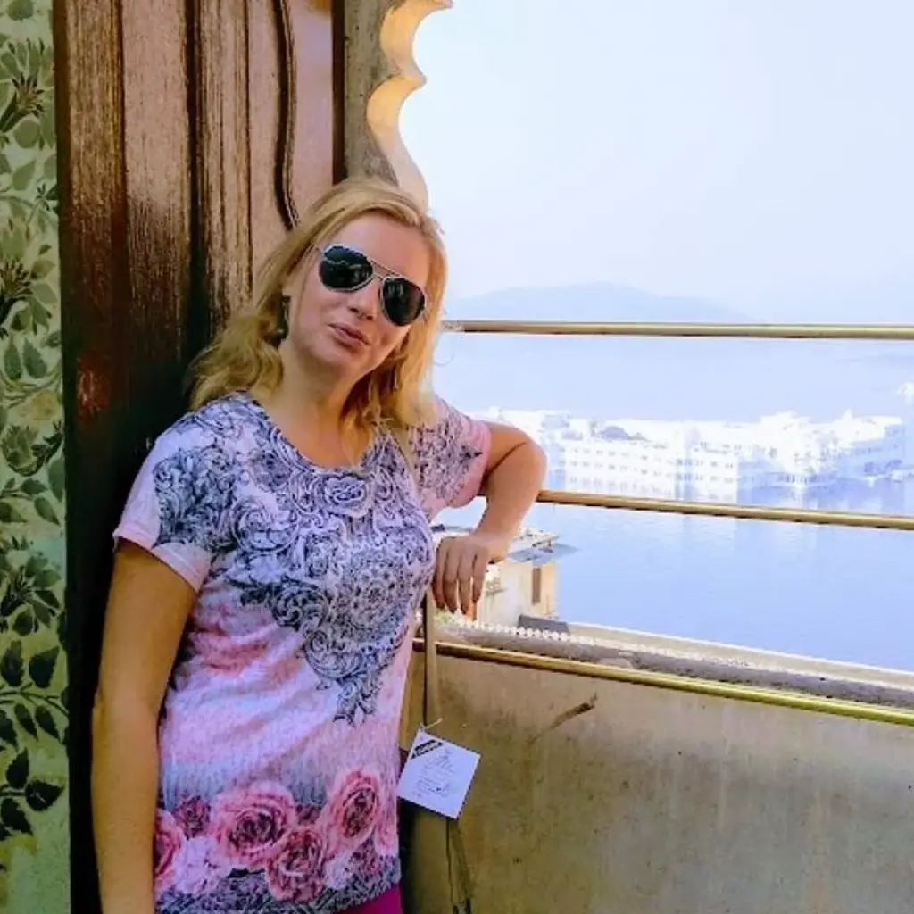 Explore India bestseller with Taj Mahal and Akshardham temple for 5 days with Payless tours india and discover unforgettable experiences - Photo 2