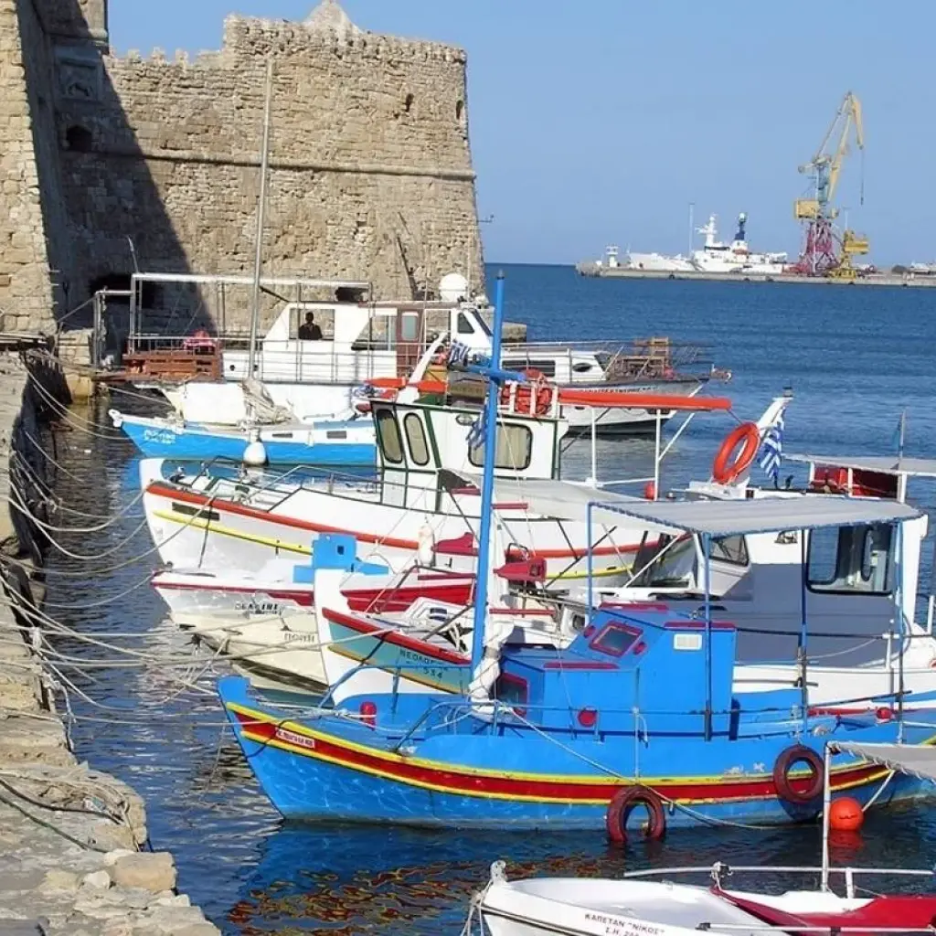 Explore 3 Day Tour to Santorini and Crete with Knossos & Sunset  to Volcano for 3 days with Private Tours Greece and discover unforgettable experiences - Photo 2