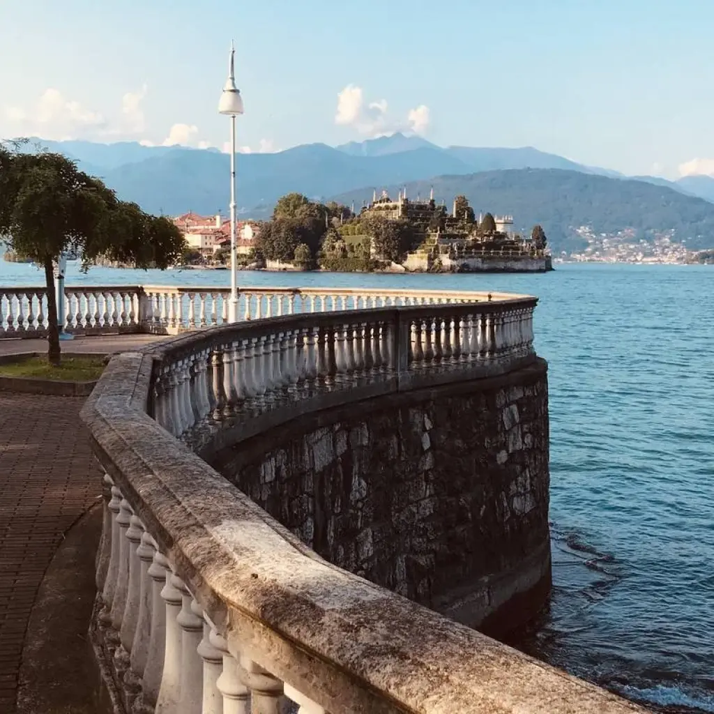 Explore 6-Day The Italian Lakes & Swiss Alps Explorer Small-Group Tour from Milan for 6 days with Rabbie’s Small Group Tours and discover unforgettable experiences - Photo 2