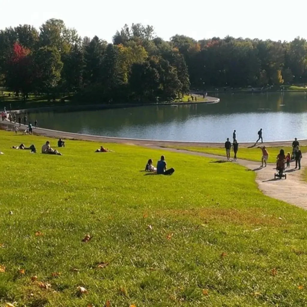 Explore MAGICAL CANADA IN 4 DAYS: WATERFALLS, ISLANDS & OLD-WORLD CHARM for 4 days with Receptivo Aborigen Tours and discover unforgettable experiences - Photo 2