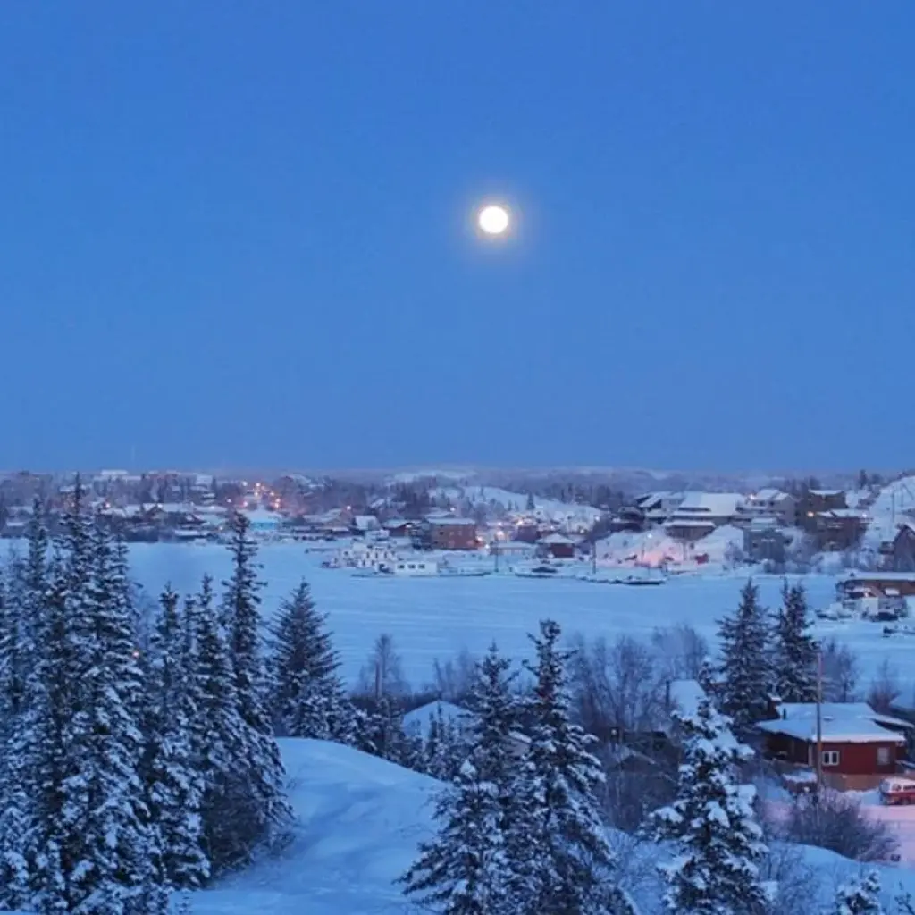 Explore EXPLORE THE MAGICAL AURORAS OF YELLOWKNIFE for 3 days with Receptivo Aborigen Tours and discover unforgettable experiences - Photo 2