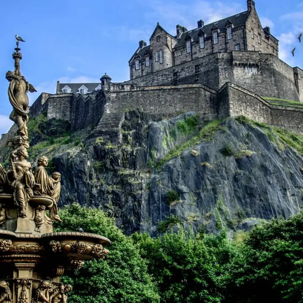 Explore Discover Scotland featuring the Royal Edinburgh Military Tattoo (Glasgow to Edinburgh) (2026) for 10 days with Collette and discover unforgettable experiences - Photo 2