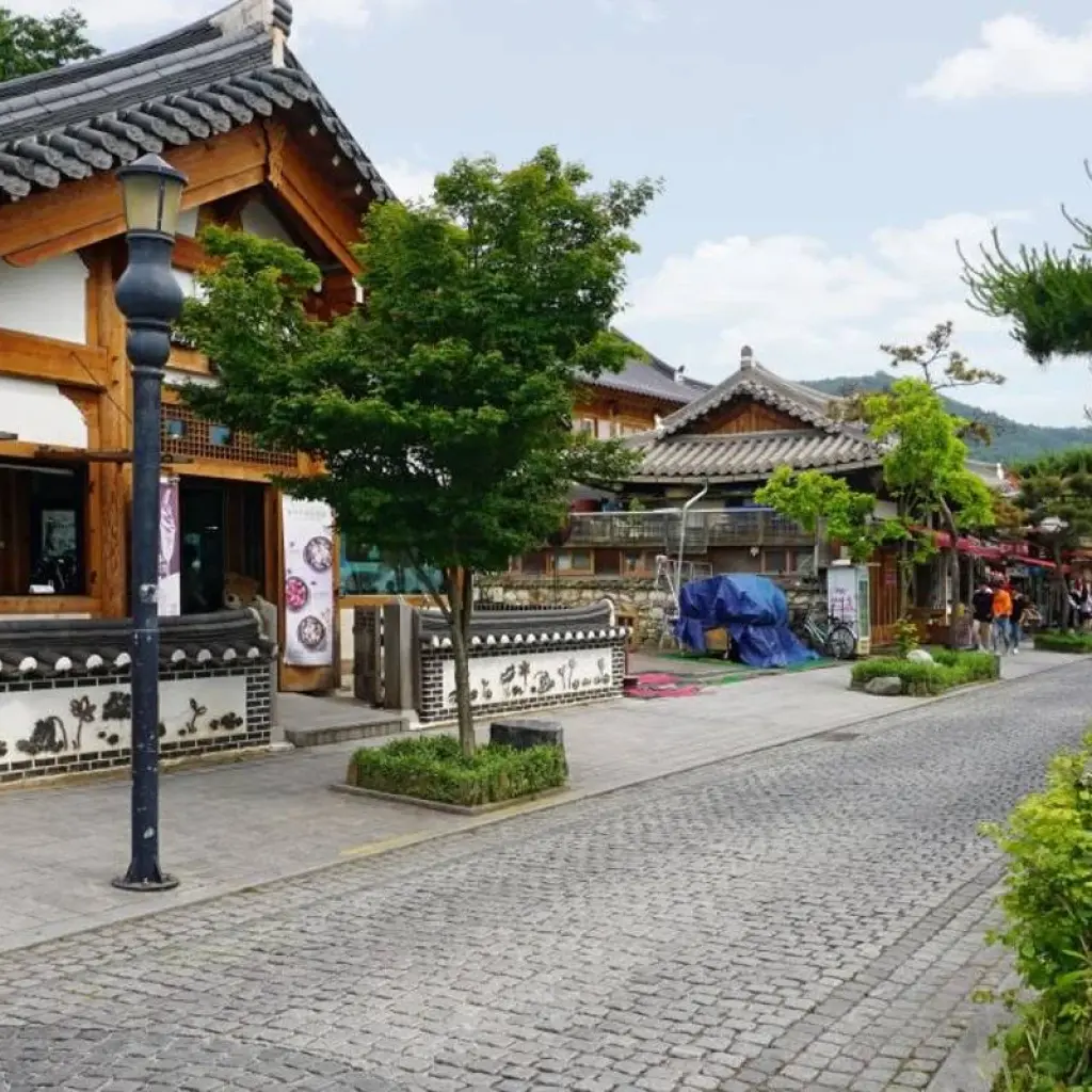 Explore On hiking trails through historic South Korea for 14 days with DIAMIR Erlebnisreisen and discover unforgettable experiences - Photo 2