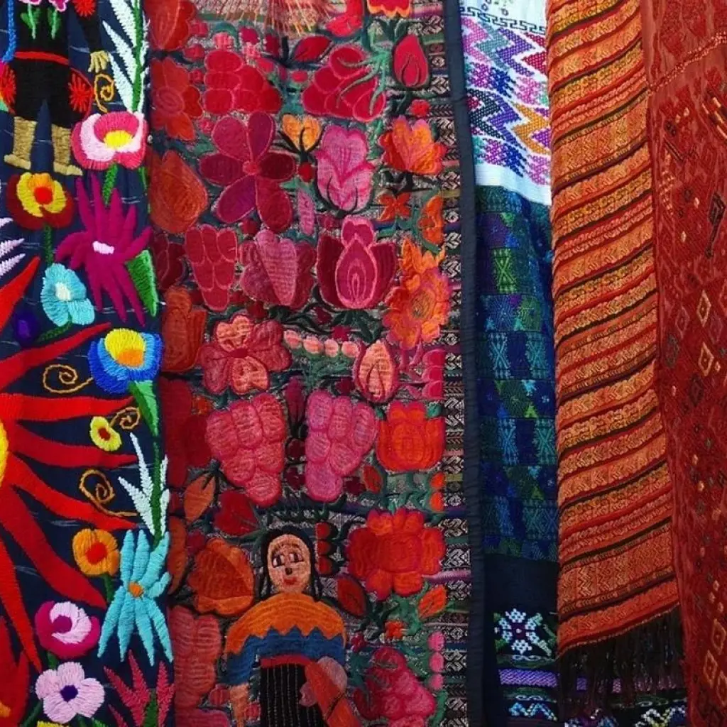 Explore Multicolored Guatemala in 4 days for 4 days with Receptivo Aborigen Tours and discover unforgettable experiences - Photo 2