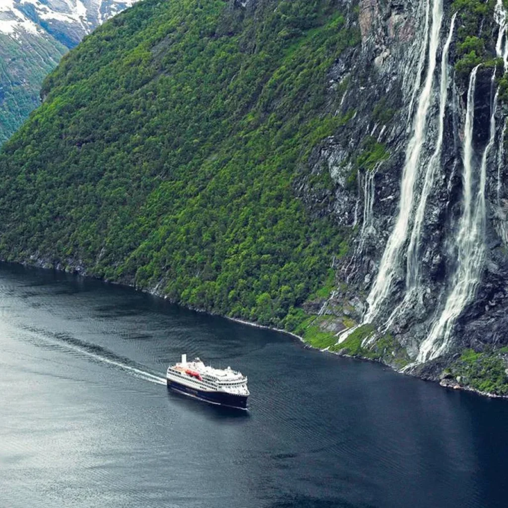 Explore Havila Voyages Bergen-Kirkenes (including Alesund) for 7 days with DERTOUR and discover unforgettable experiences - Photo 2