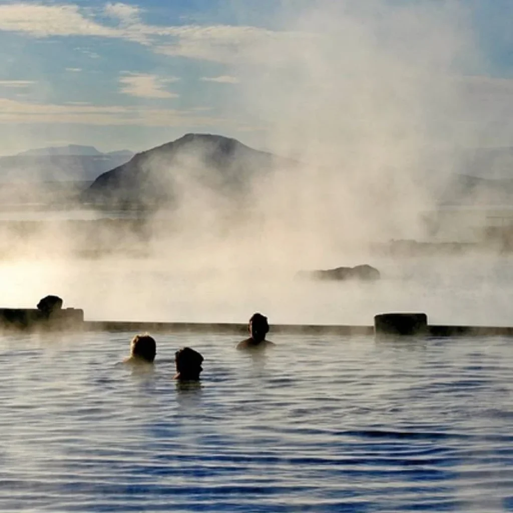 Explore Northern lights & hot springs for 8 days with DERTOUR and discover unforgettable experiences - Photo 2