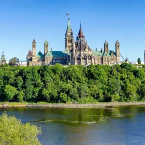 Explore Eastern Canada, Rockies Icons and Alaska Cruise Toronto → Vancouver (2025) for 24 days with APT and discover unforgettable experiences - Photo 4