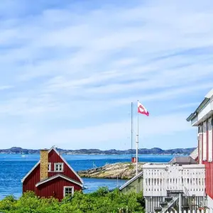 Explore Greenland Aurora Explorer 2025 - From Greenland to Iceland (Including one-way flight from Copenhagen - Kangerlussuaq) for 12 days with Albatros Expeditions and discover unforgettable experiences - Photo 11