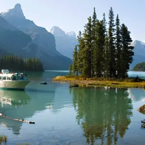 Explore 8-Day Yellowknife Northern Lights & Rockies Autumn Tour | Explore the Aurora and National Parks for 8 days with Calgary Tours and discover unforgettable experiences - Photo 3