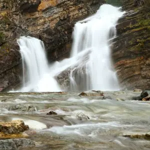 Explore 7-Day Canadian Rockies & USA National Parks Tour | Banff, Jasper, Waterton & Glacier | 14-Person Small Group | Round-Trip from Calgary for 7 days with Calgary Tours and discover unforgettable experiences - Photo 8