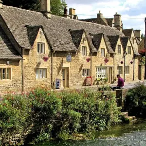 Explore Shades of the English Countryside featuring London, Cornwall & The Cotswolds (London to Cotswolds) (2025) for 10 days with Collette and discover unforgettable experiences - Photo 3
