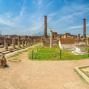 Explore Rome to London Quest (Winter) for 10 days with Contiki and discover unforgettable experiences - Photo 5