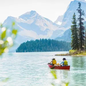 Explore Ultimate Canada for 19 days with Contiki and discover unforgettable experiences - Photo 2