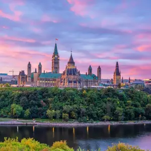 Explore Ultimate Canada for 19 days with Contiki and discover unforgettable experiences - Photo 4