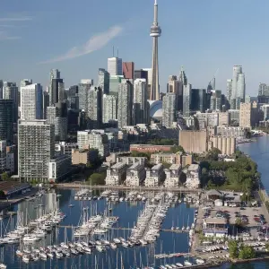 Explore Ultimate Canada for 19 days with Contiki and discover unforgettable experiences - Photo 5