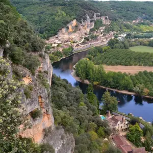 Explore Cruise through the Aquitaine Region from Bordeaux to Royan, along the Gironde Estuary and the Garonne and Dordogne Rivers (port-to-port cruise) for 7 days with CroisiEurope River Cruises and discover unforgettable experiences - Photo 5