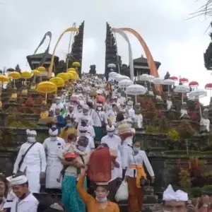 Explore Bali 10 Days : Hidden Hills, Waterfalls, Temple and Rice Terrace Tour for 10 days with Diwira Wisata Indonesia and discover unforgettable experiences - Photo 6