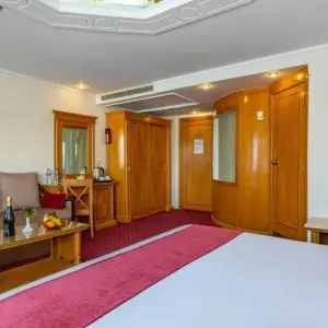 Explore Charming 4-Day Nile Cruise from Aswan with Hot Air Balloon & Abu Simbel for 4 days with Egypt cruise travel and discover unforgettable experiences - Photo 9