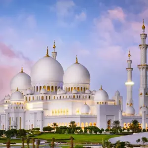 Explore Emirates and Classics of Arabia end Riad for 10 days with Europamundo and discover unforgettable experiences - Photo 3