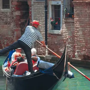 Explore Europe Jewel Christmas & New Year for 14 days with Expat Explore Travel and discover unforgettable experiences - Photo 4