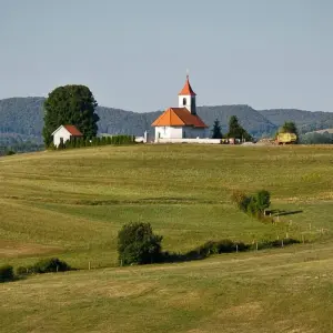 Explore Emerald Tour of Slovenia for 8 days with Helia Travel Agency and discover unforgettable experiences - Photo 4