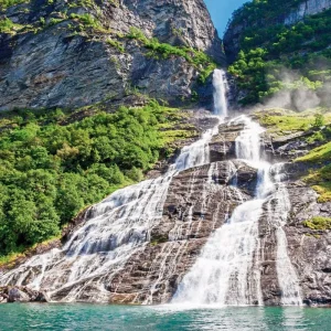 Explore Imposing fjord country for 8 days with DERTOUR and discover unforgettable experiences - Photo 9