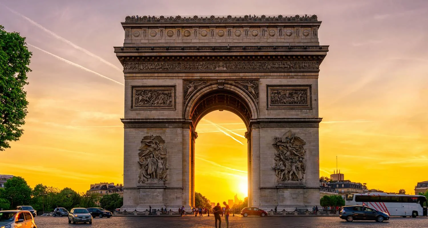 Explore Magnificent Europe Prague → Paris (2026) for 21 days with APT and discover unforgettable experiences - Photo 2