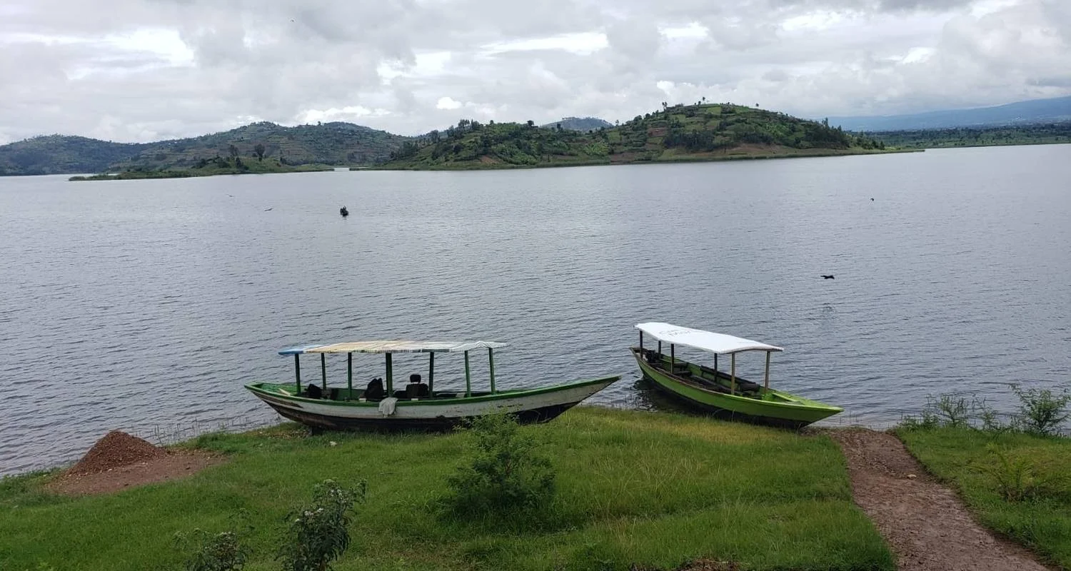 Explore 3 Days Bisoke Hike and Twin Lakes Experience and beekeeping Rwanda Safaris (without accommodation) for 3 days with African Travellers and discover unforgettable experiences - Photo 2
