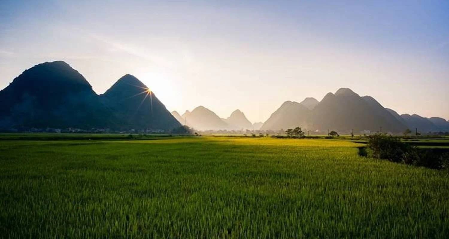 Northern Vietnam Tours with Sapa 7 Days - 7 days with Bravo Indochina Tours - Photo 2 Explore Northern Vietnam Tours with Sapa 7 Days for 7 days with Bravo Indochina Tours and discover unforgettable experiences - Photo 2