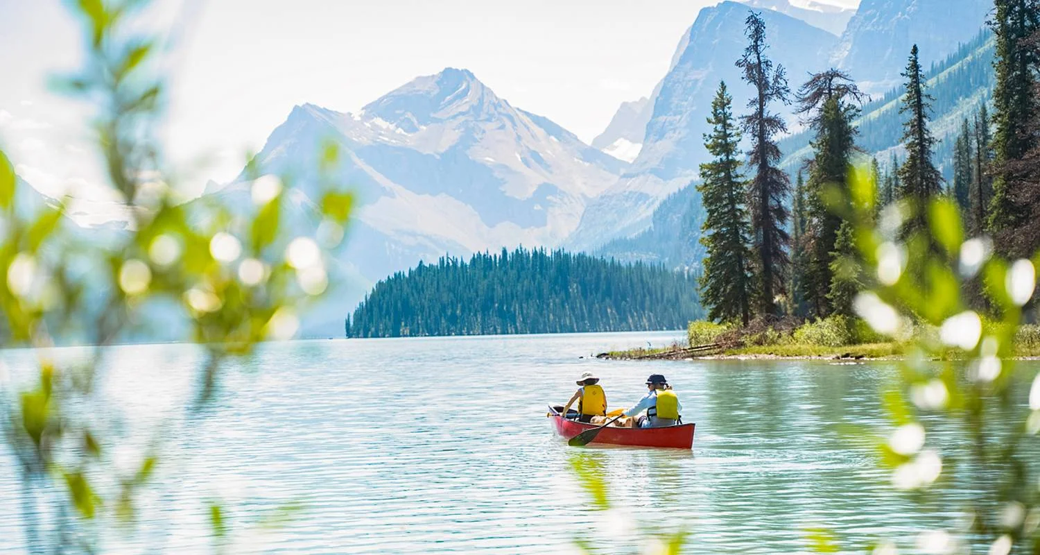 Explore Ultimate Canada for 19 days with Contiki and discover unforgettable experiences - Photo 2