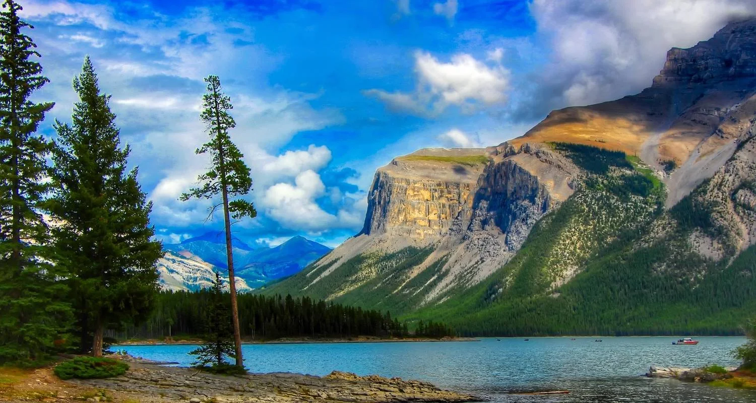 Explore Wonders of the Canadian Rockies for 10 days with Costsaver and discover unforgettable experiences - Photo 2