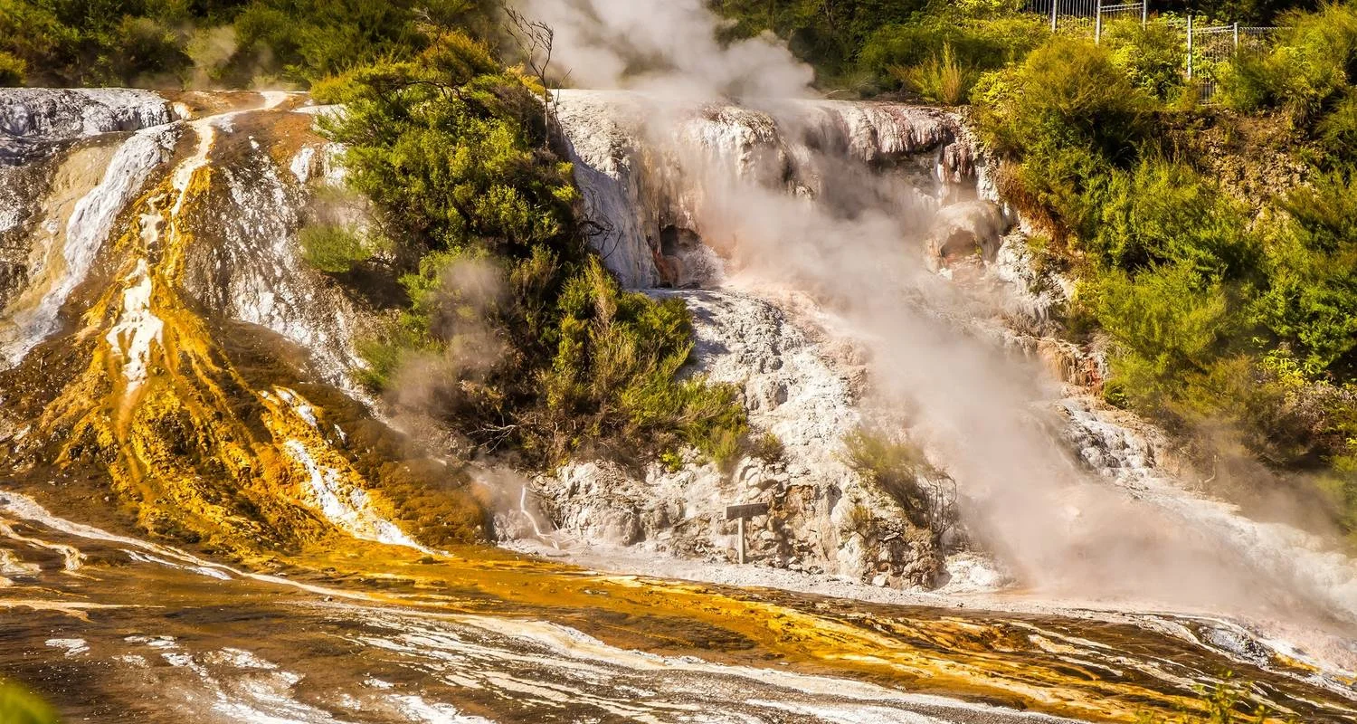 Explore Northern Explorer Rail, Sail and Heli Tour for 13 days with Discover New Zealand and discover unforgettable experiences - Photo 2