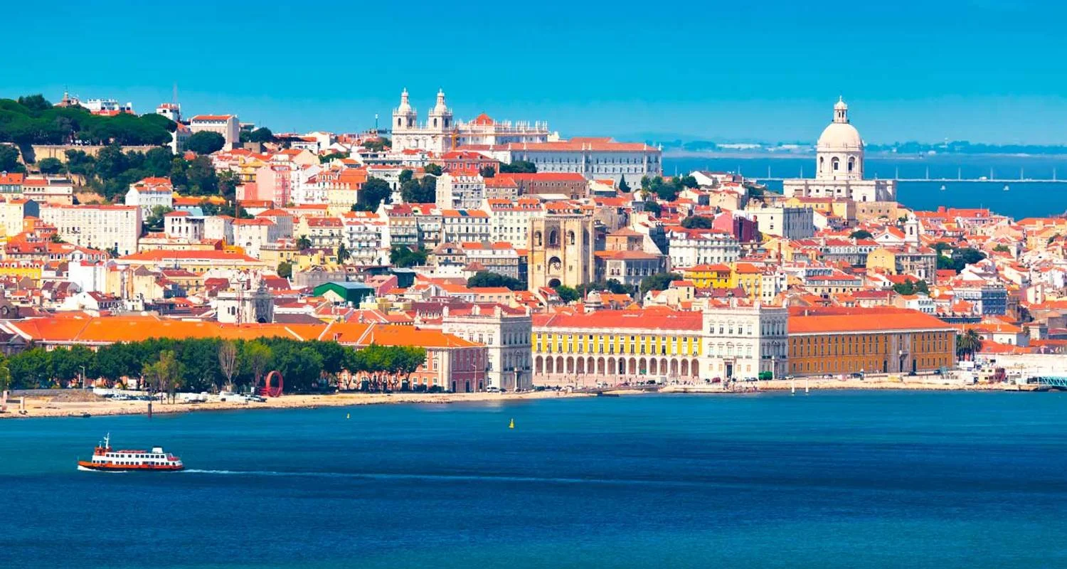 Explore Europe from West to East for 21 days with Europamundo and discover unforgettable experiences - Photo 2