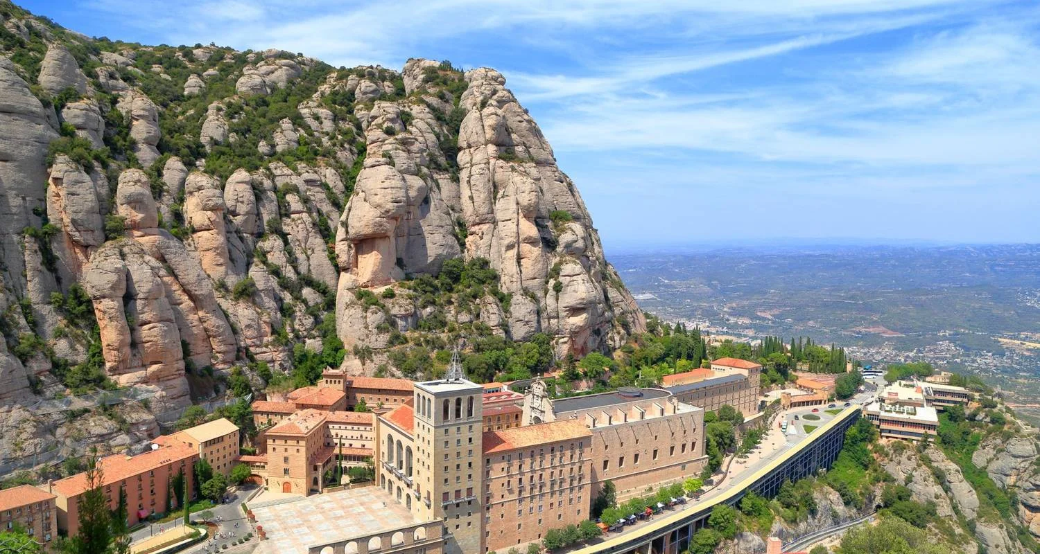 Explore Paris, Lourdes and Barcelona for 8 days with Europamundo and discover unforgettable experiences - Photo 2