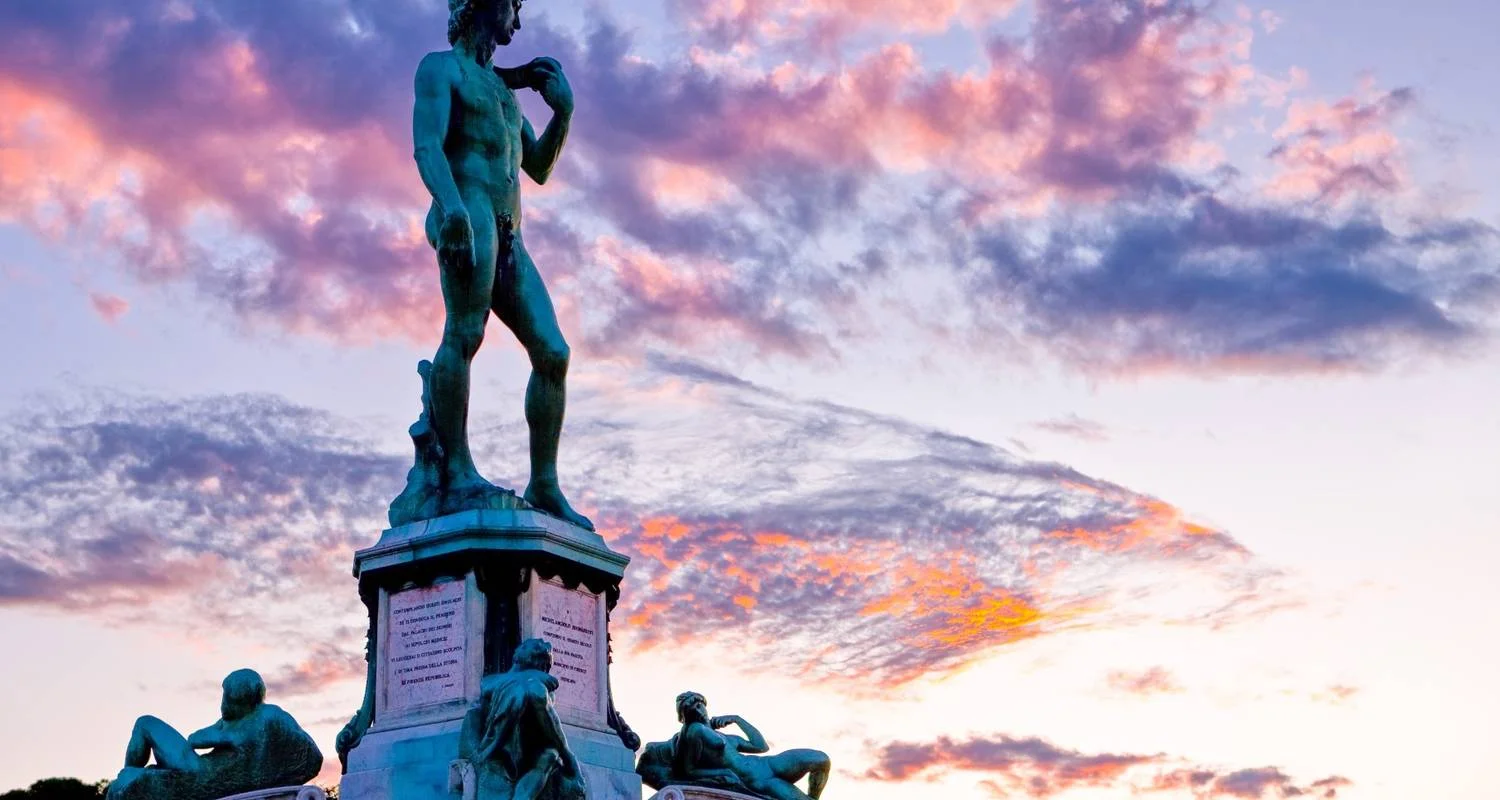 Explore Once in a Lifetime for 15 days with Europamundo and discover unforgettable experiences - Photo 2