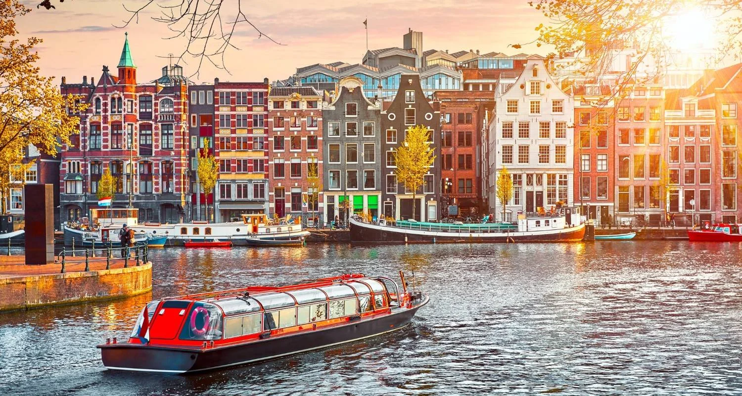 Explore Contrasts of Europe for 24 days with Europamundo and discover unforgettable experiences - Photo 2