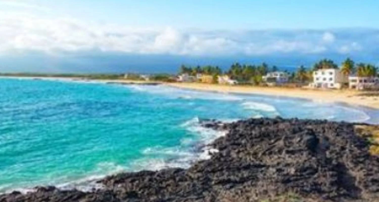 Explore Galapagos complete adventure 3 islands - 10 days for 10 days with Gulliver Expeditions and discover unforgettable experiences - Photo 2