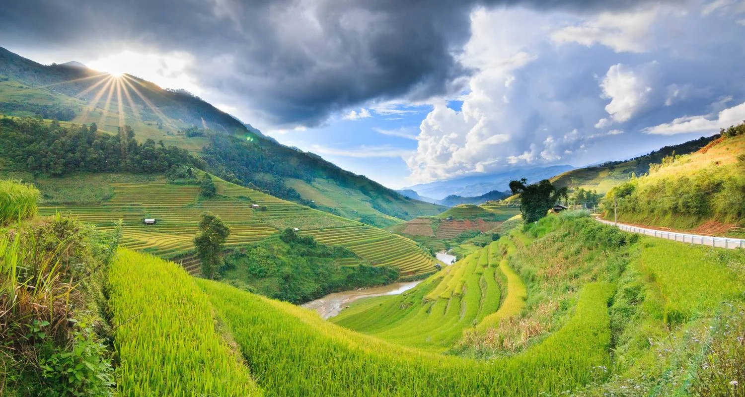 Explore Vietnam and Thailand Deluxe Tour In 14 Days for 14 days with Realistic Asia and discover unforgettable experiences - Photo 2