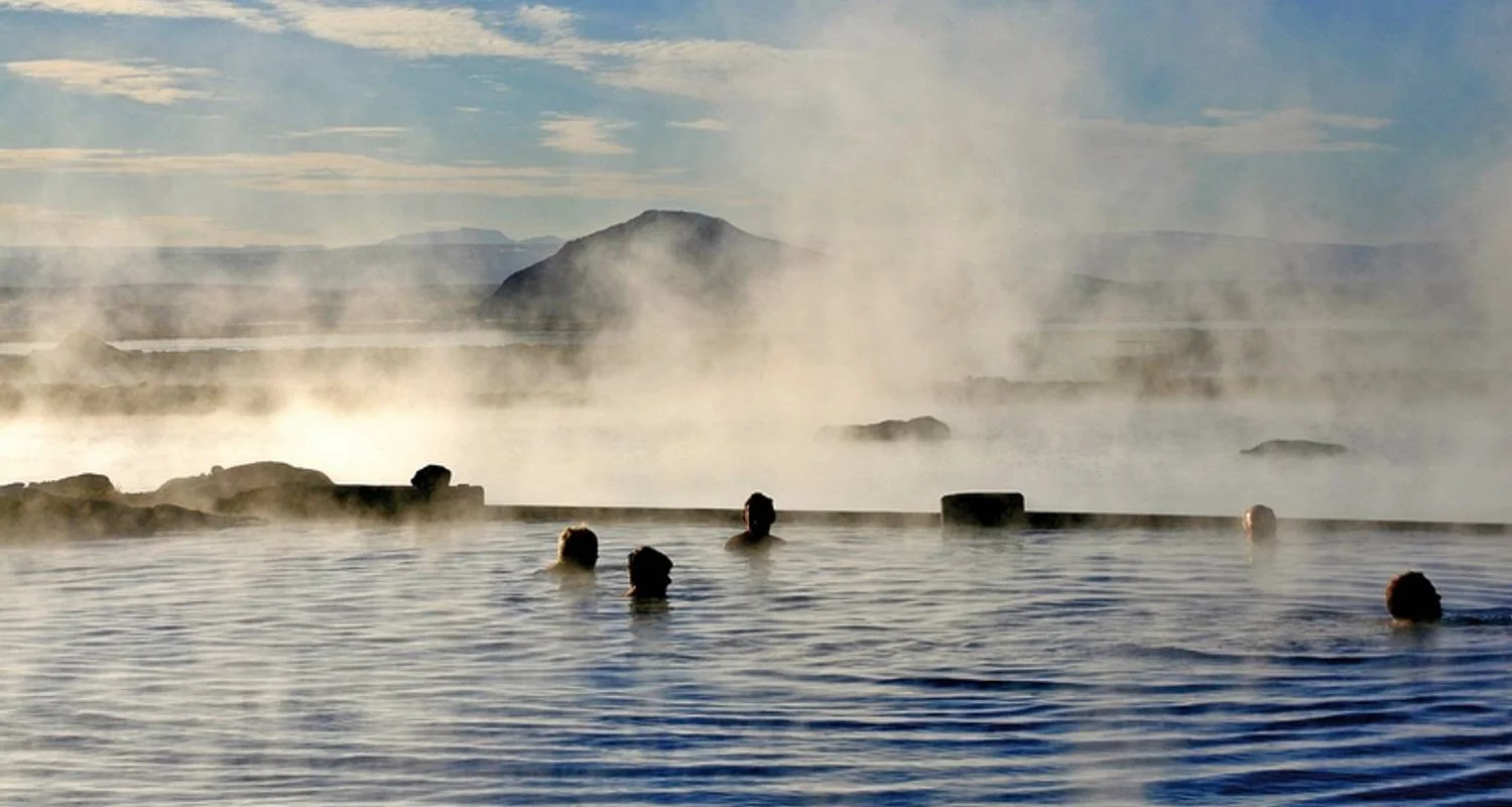 Explore Northern lights & hot springs for 8 days with DERTOUR and discover unforgettable experiences - Photo 2
